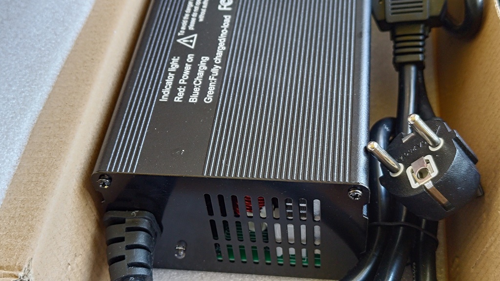 Зарядний пристрій 48в (54.6v) 20a