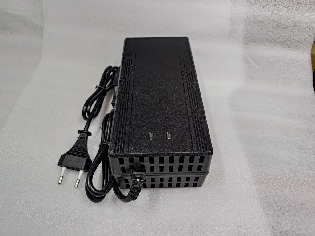 Зарядний пристрій 48в 54.6v 5a DC 5.5*2.1