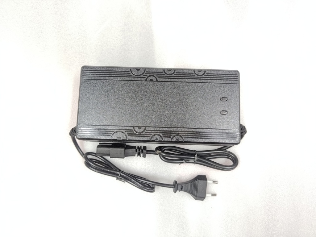 Зарядний пристрій 60в 67.2в  5а